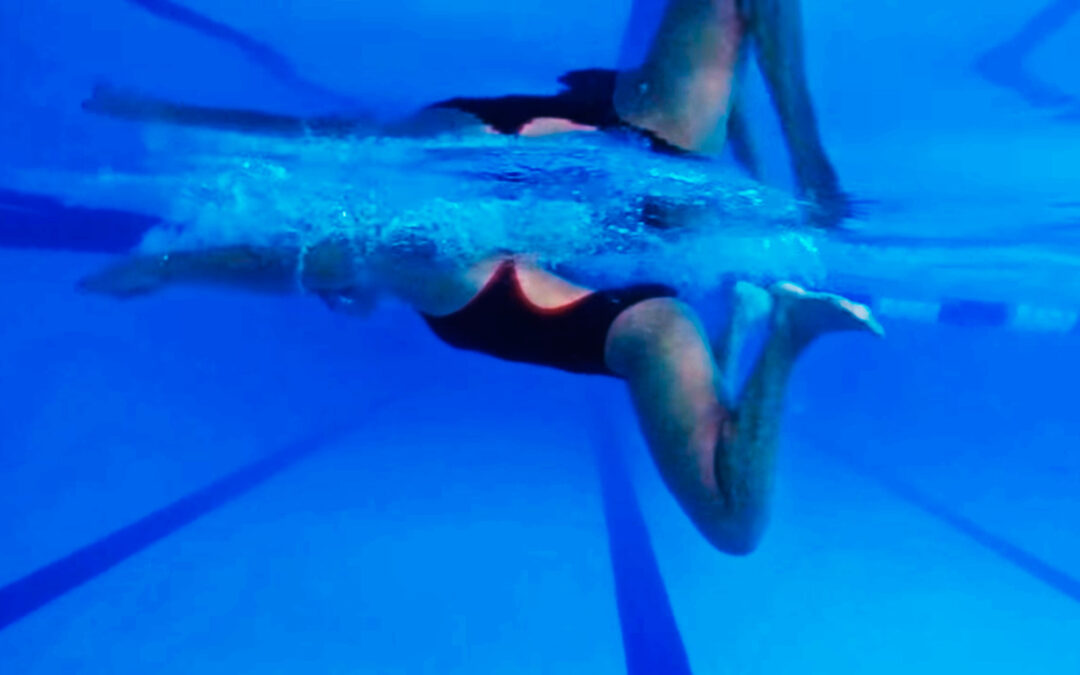 Cómo nadar correctamente estilo pecho: patada